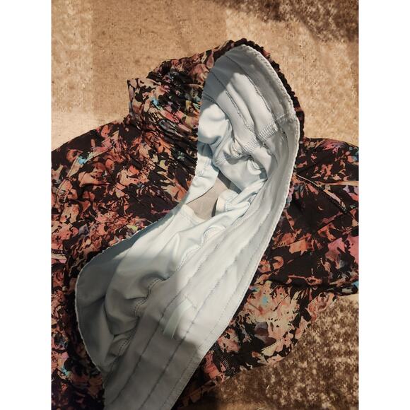 Lululemon Womens Shorts S - Picture 4 of 4